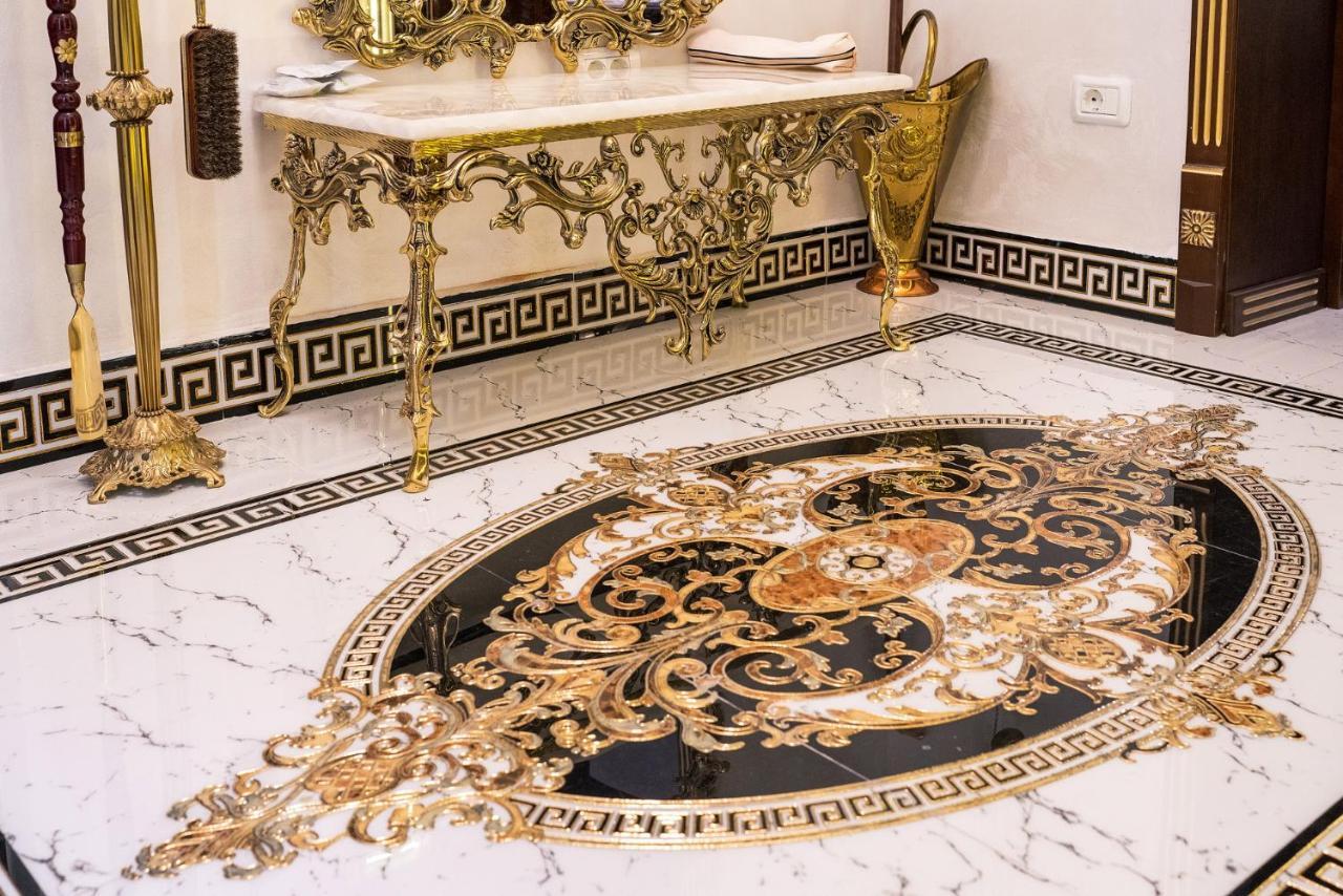 Private Museum Apartment With Antique Decor Bucureşti Eksteriør bilde